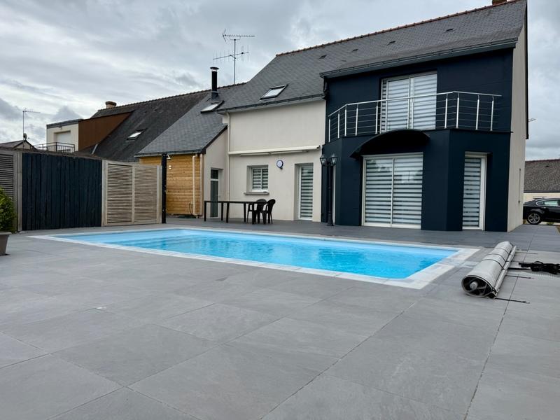 Maison - 180 m² - 9 pièces