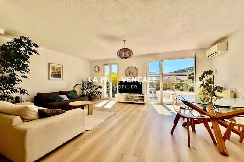 Maison - 98 m² - 4 pièces