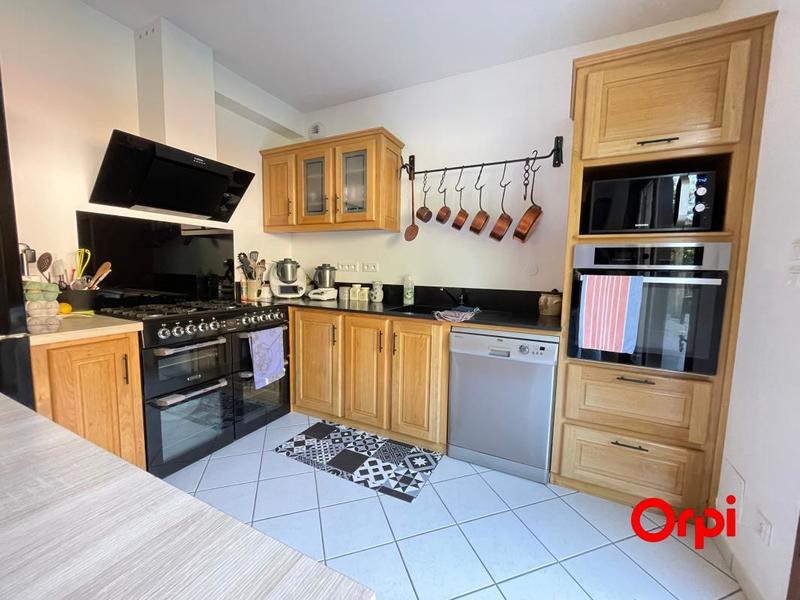 Maison - 215 m² - 8 pièces