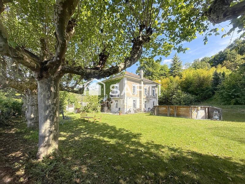 Maison de maîtres - 242 m² - 7 pièces