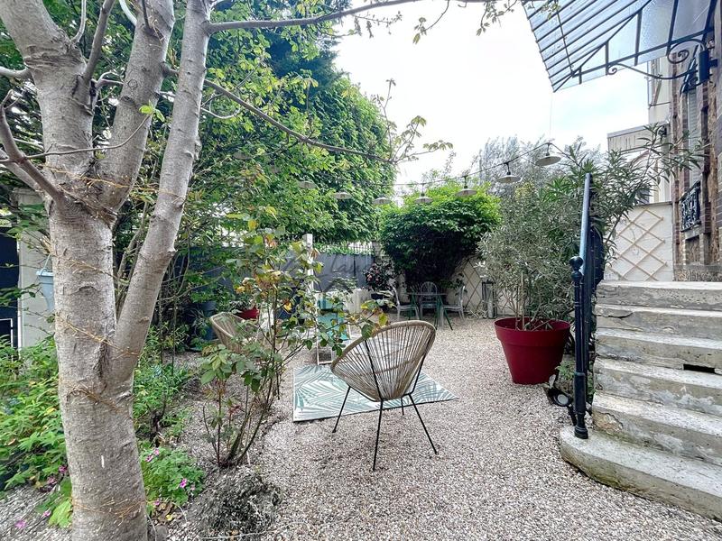 Propriété - 143 m² - 9 pièces