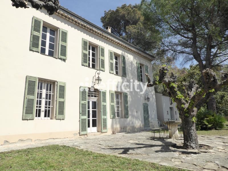 Maison - 180 m² - 6 pièces