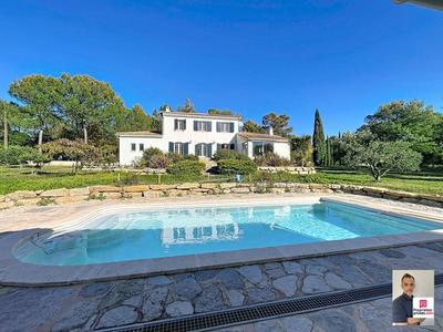 Villa - 184 m² - 7 pièces