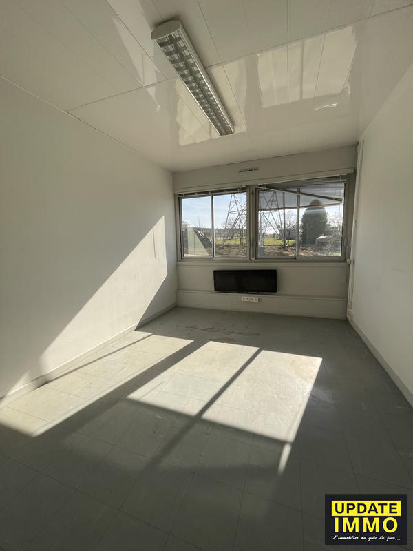 Entrepôt - 4 679 m²