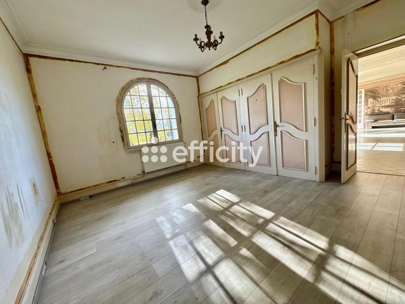 Demeure - 342 m² - 8 pièces