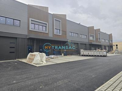 Local d'activité / Entrepôt - 179 m²