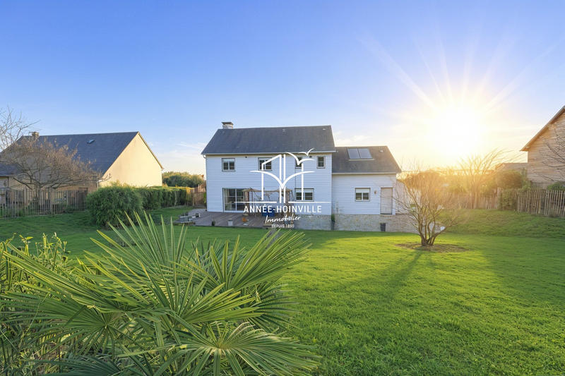 Villa - 219 m² - 8 pièces