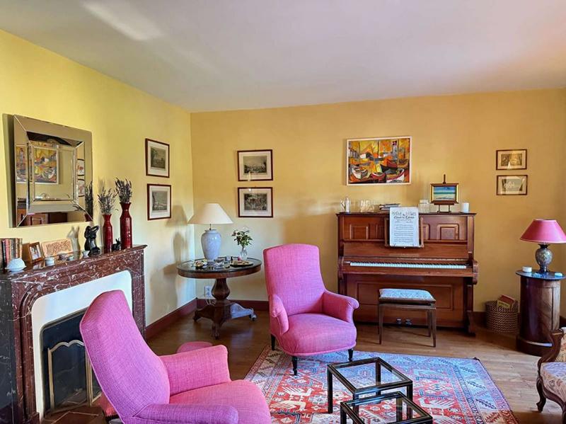 Propriété - 430 m² - 14 pièces