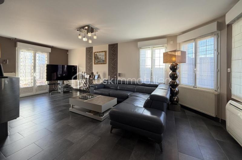 Maison - 205 m² - 8 pièces