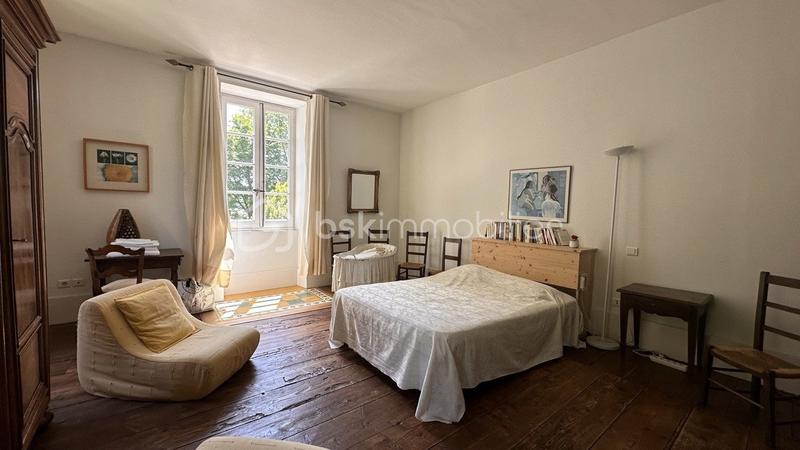 Corps de ferme - 240 m² - 8 pièces