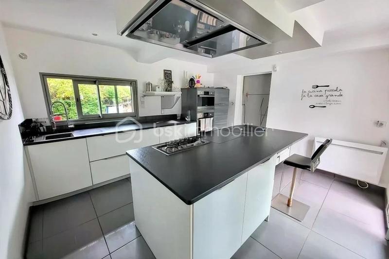 Maison traditionnelle - 153 m² - 7 pièces