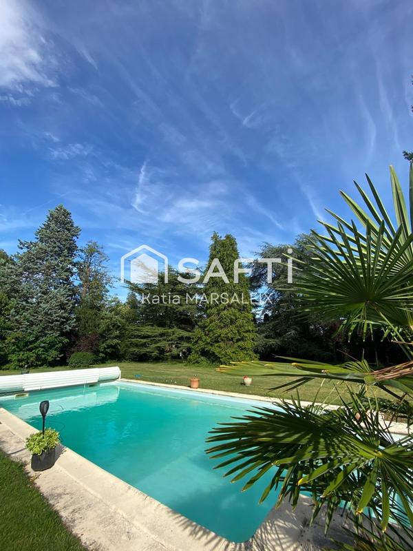 Maison - 239 m² - 9 pièces