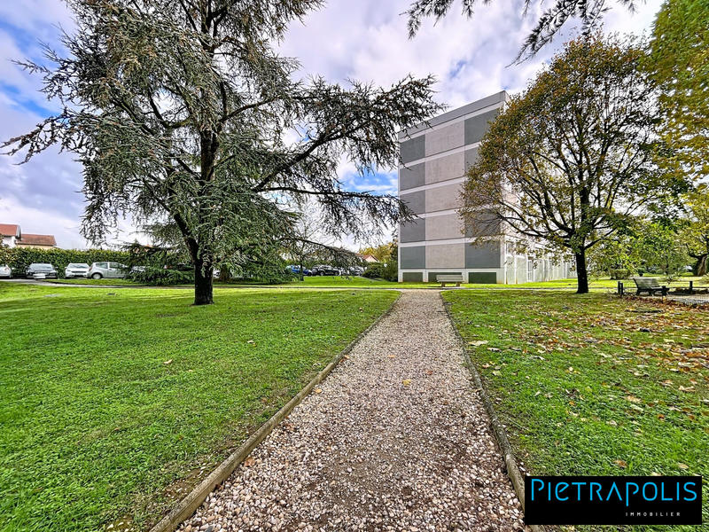 Appartement - 80 m² - 4 pièces