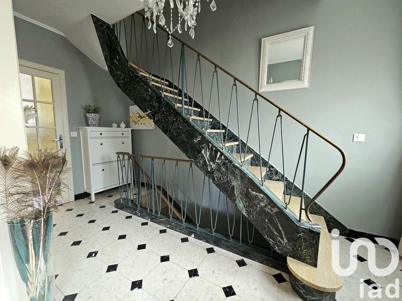 Maison - 180 m² - 7 pièces