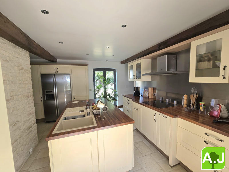 Maison - 180 m² - 8 pièces