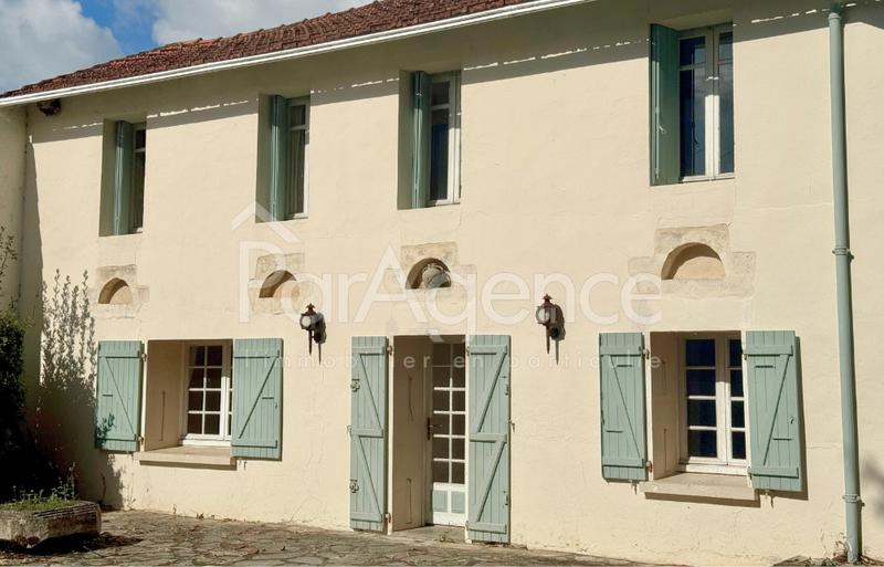 Maison - 205 m² - 7 pièces
