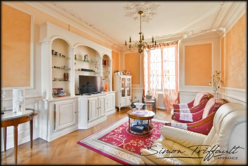 Maison - 246 m² - 10 pièces