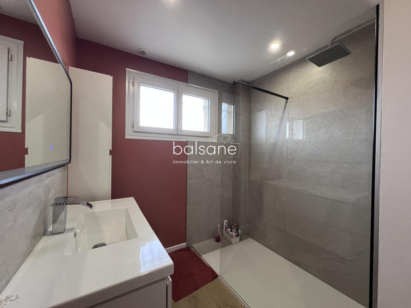 Maison - 185 m² - 9 pièces