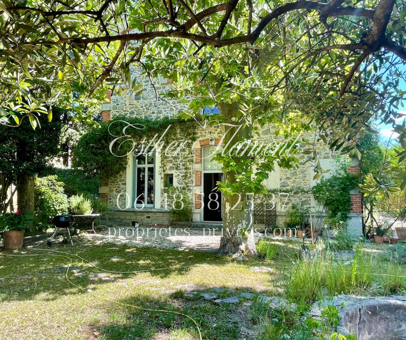 Maison - 220 m² - 10 pièces