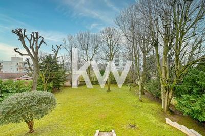 Maison - 230 m² - 8 pièces