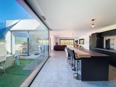 Maison - 142 m² - 4 pièces