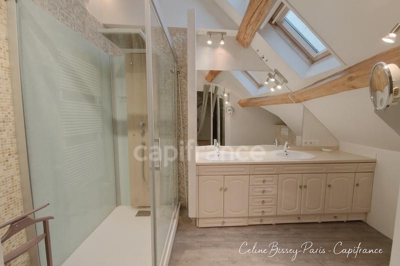 Maison - 256 m² - 6 pièces