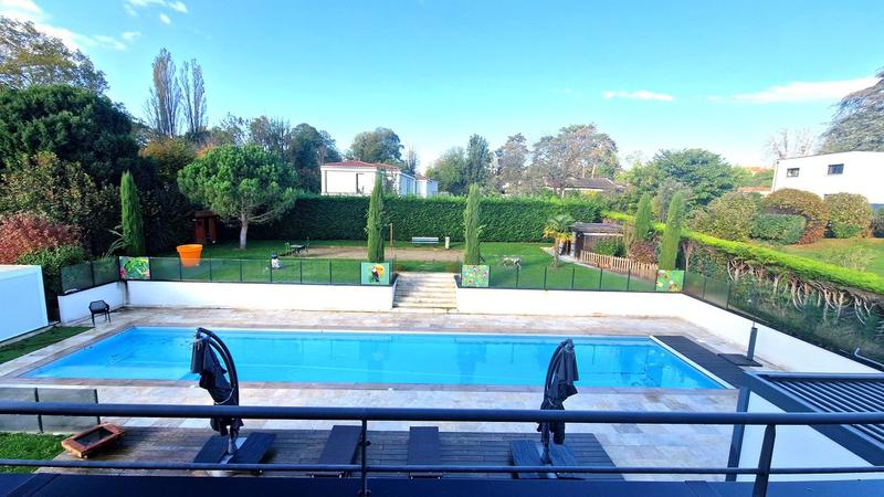 Propriété - 231 m² - 7 pièces