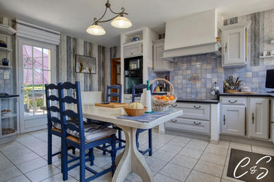 Maison - 219 m² - 8 pièces