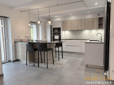 Maison - 249 m² - 7 pièces