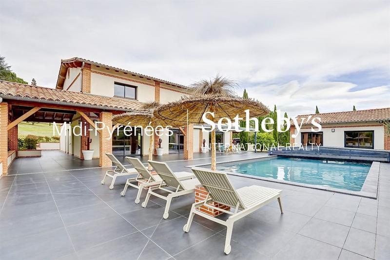 Maison - 320 m² - 9 pièces