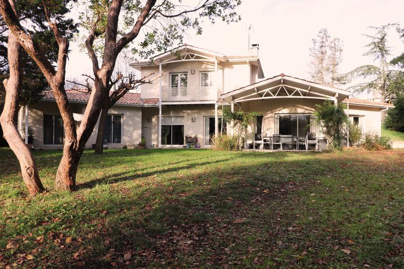 Maison contemporaine - 260 m² - 9 pièces