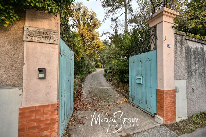 Terrain constructible - 1 617 m²