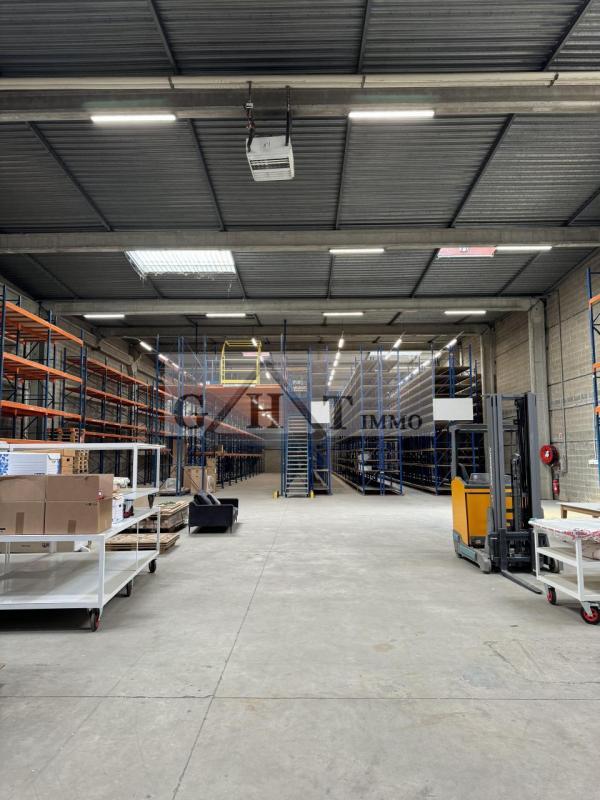 Entrepôt - 1 504 m²