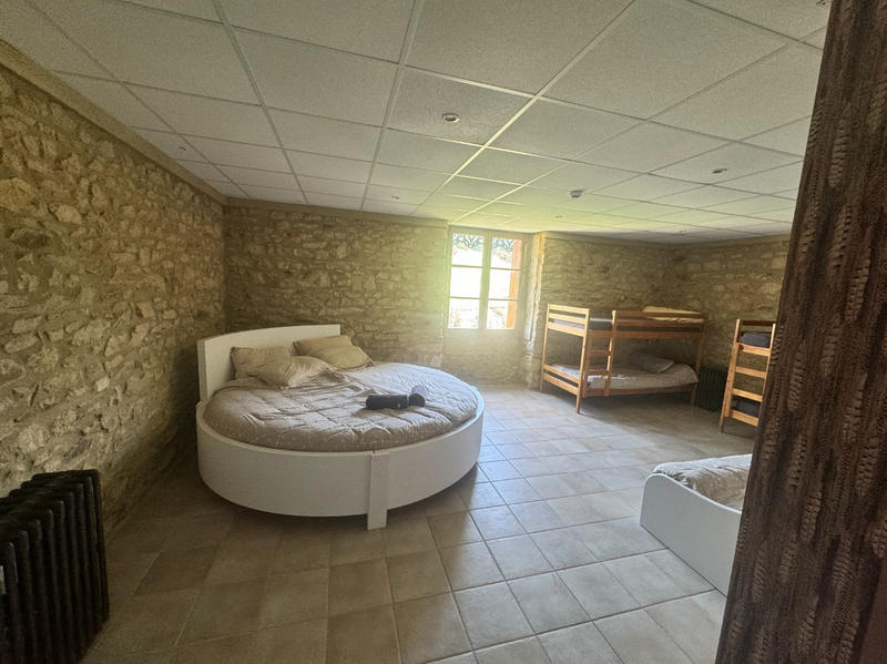 Propriété - 1 500 m² - 23 pièces