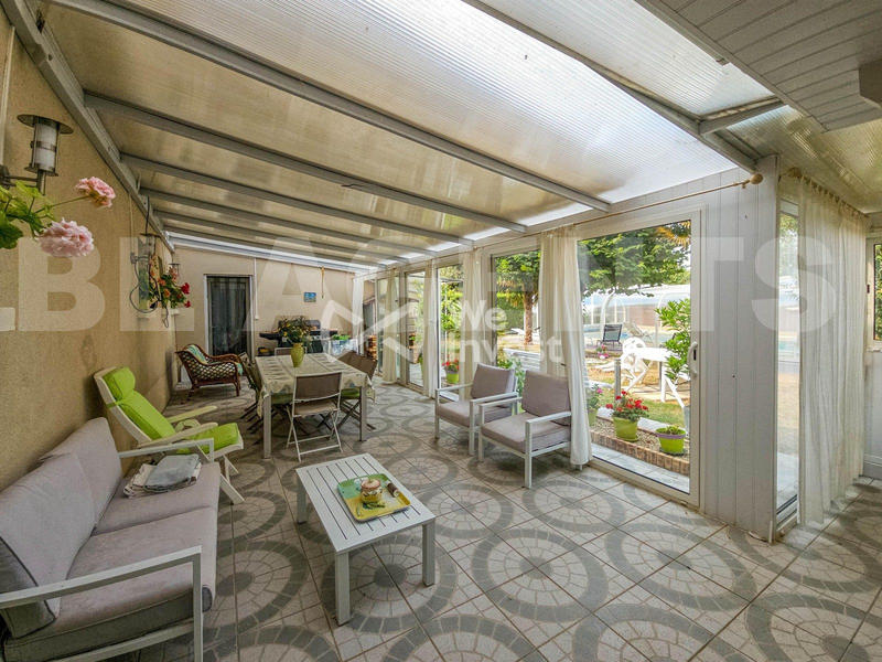 Maison - 320 m² - 11 pièces