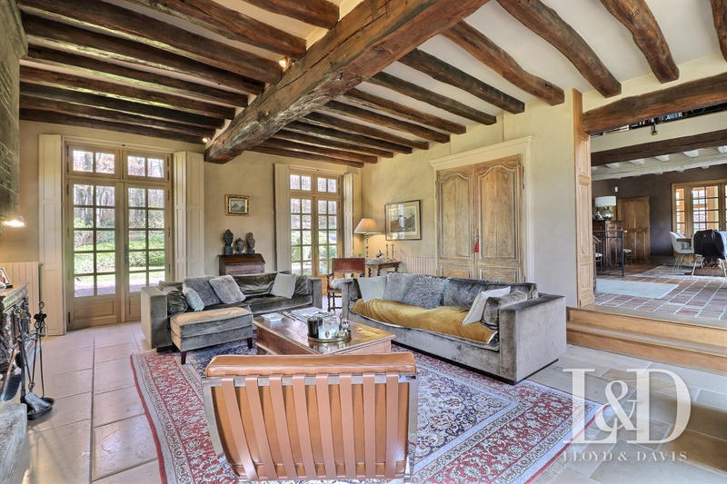 Maison - 303 m² - 10 pièces