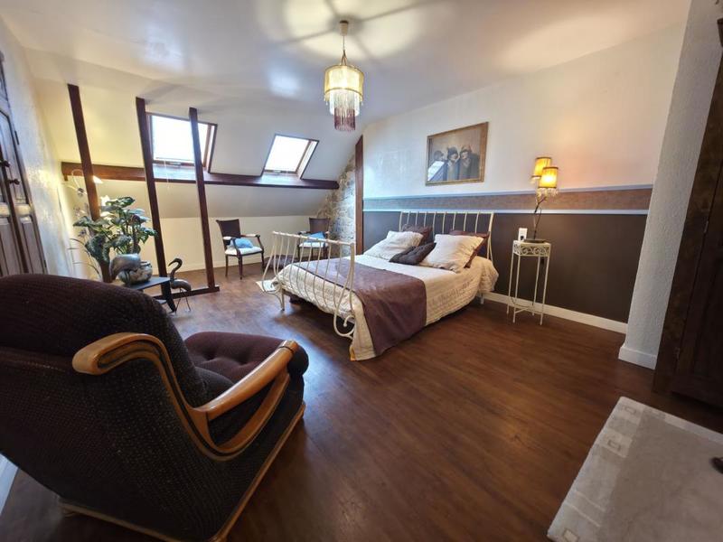 Maison - 280 m² - 9 pièces