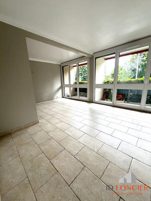 Appartement - 90 m² - 5 pièces