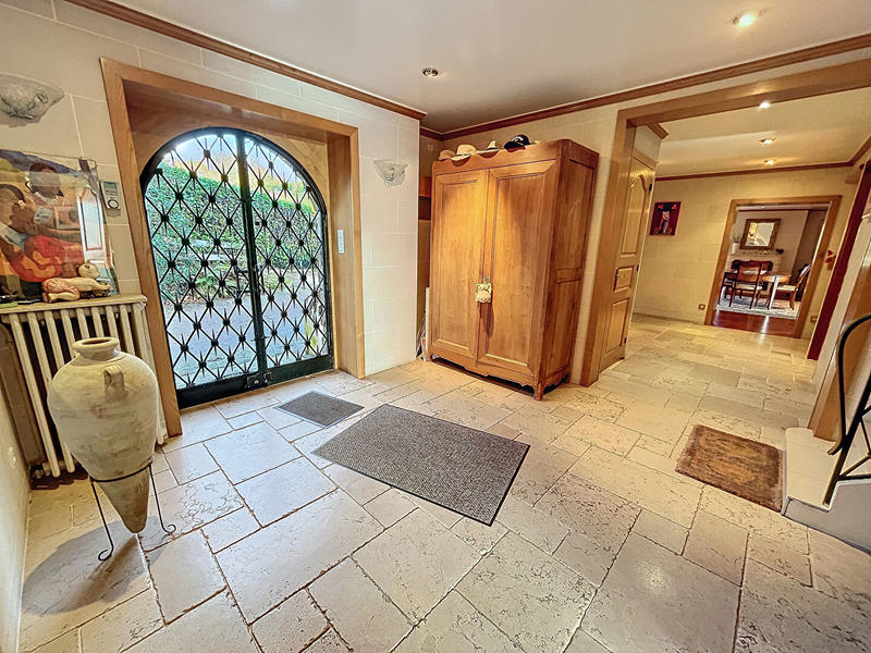 Maison - 261 m² - 9 pièces