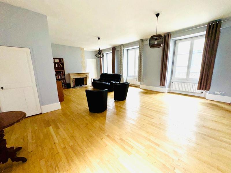 Maison - 203 m² - 7 pièces
