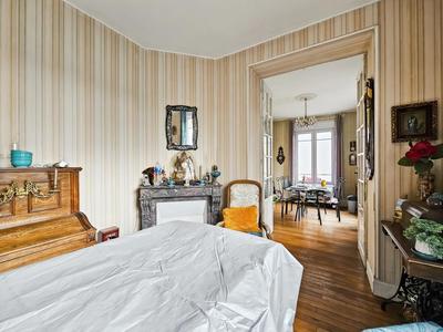 Maison - 260 m² - 10 pièces