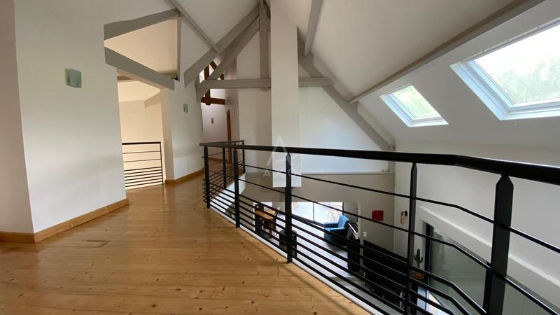 Maison - 275 m² - 8 pièces