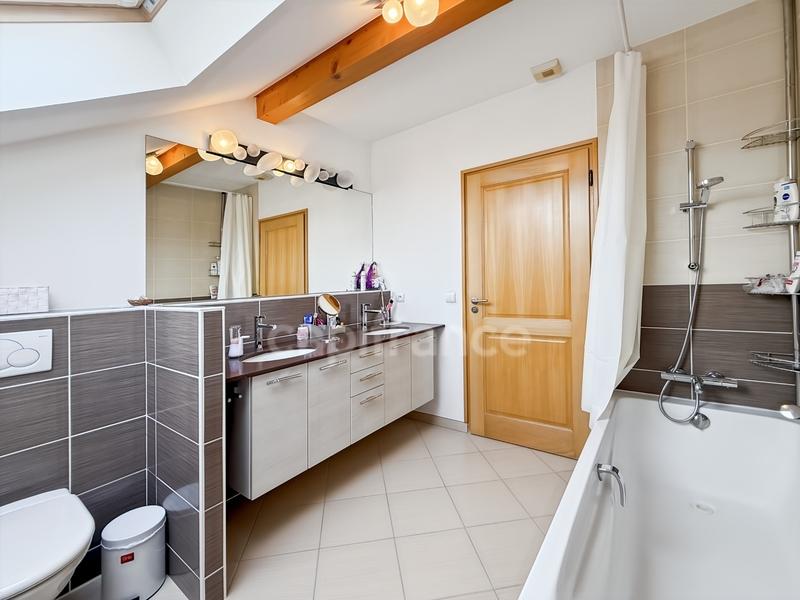 Maison - 179 m² - 8 pièces