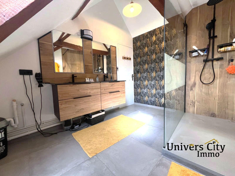 Maison - 176 m² - 8 pièces