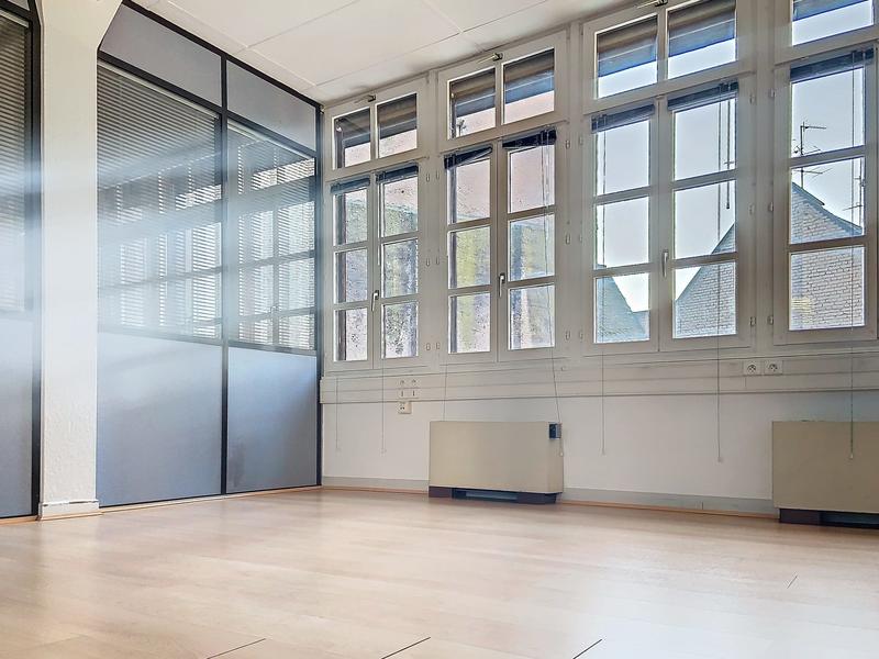 Local d'activités - 133 m² - 6 pièces