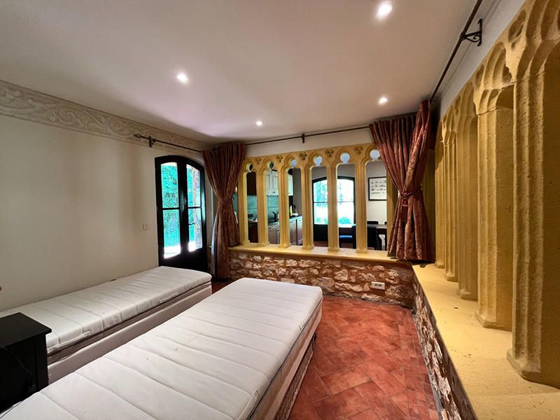 Maison - 210 m² - 7 pièces