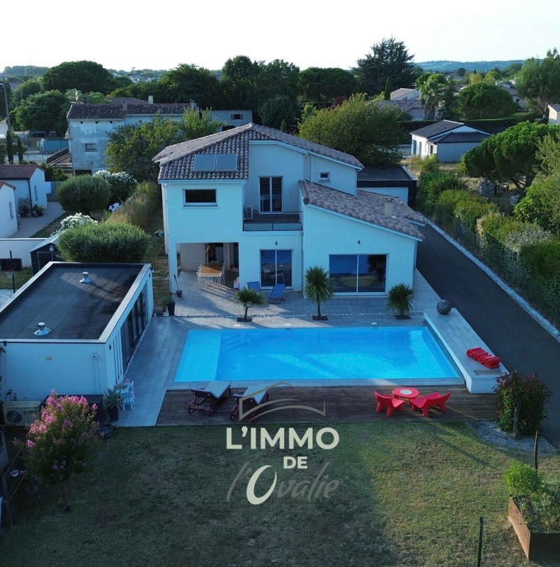 Maison - 220 m² - 7 pièces