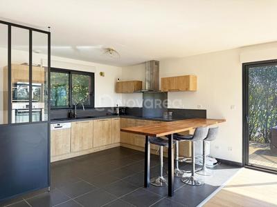 Maison - 169 m² - 11 pièces