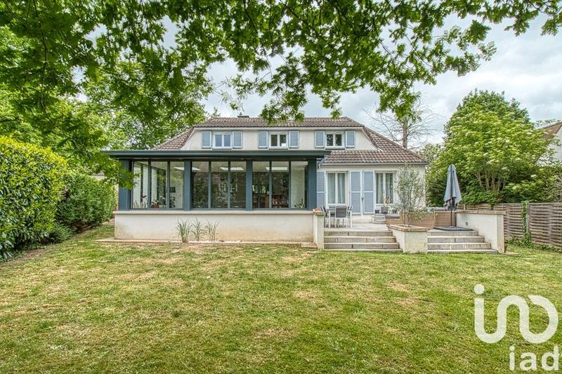 Maison - 218 m² - 9 pièces