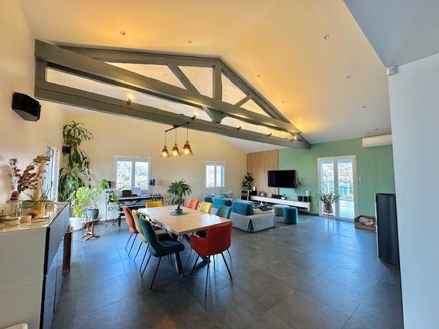 Villa - 304 m² - 7 pièces